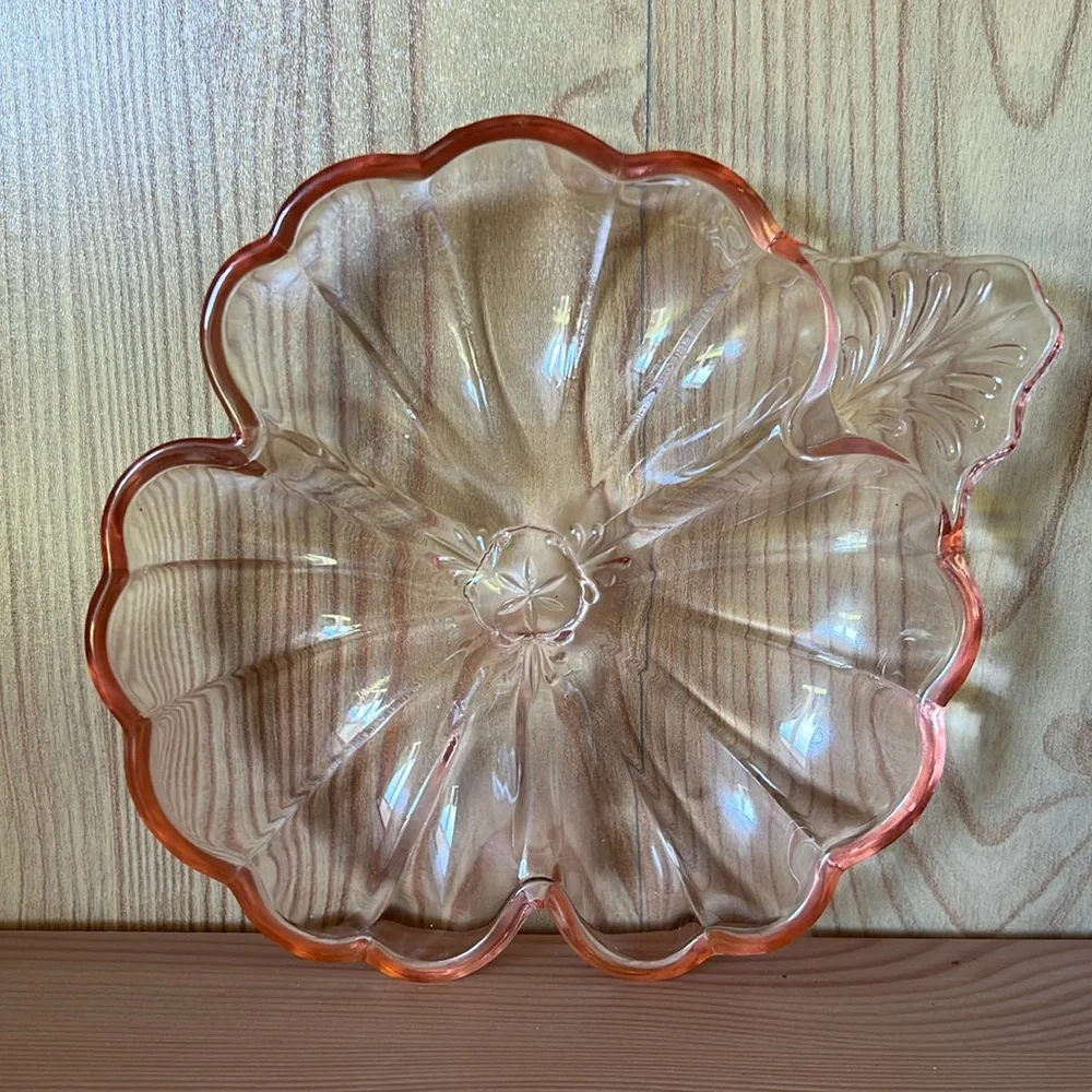 VINTAGE CARNIVAL GLASS! peachy/pink hibiscus flower/clover trinket dish 1960’s - Picture 1 of 5